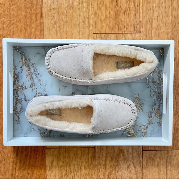 SOLD - UGG slippers - New with Box - Picture 3 of 7